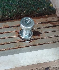 Aluminium door repair - Bottom pivot