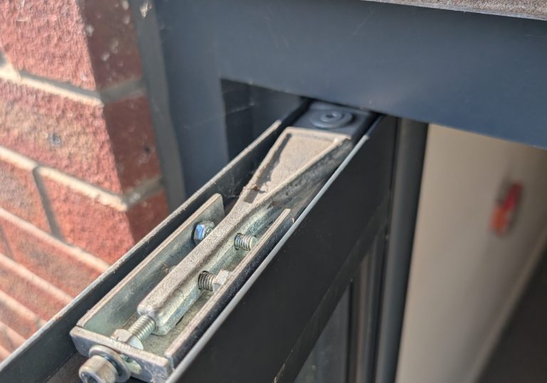 Aluminium door repair - Top arm (2)